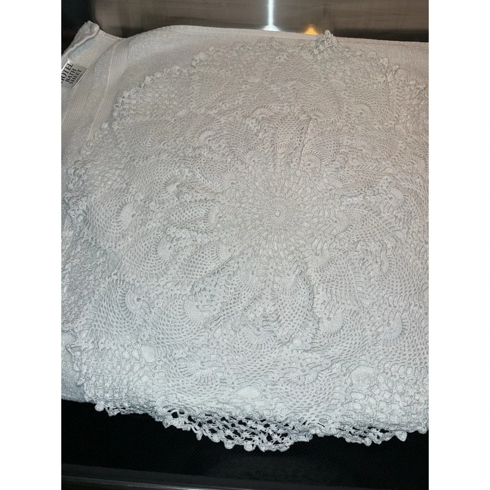 Vintage Doilies Lot Of 2 One Rectangular Dresser‎ Doily And One Large Round
